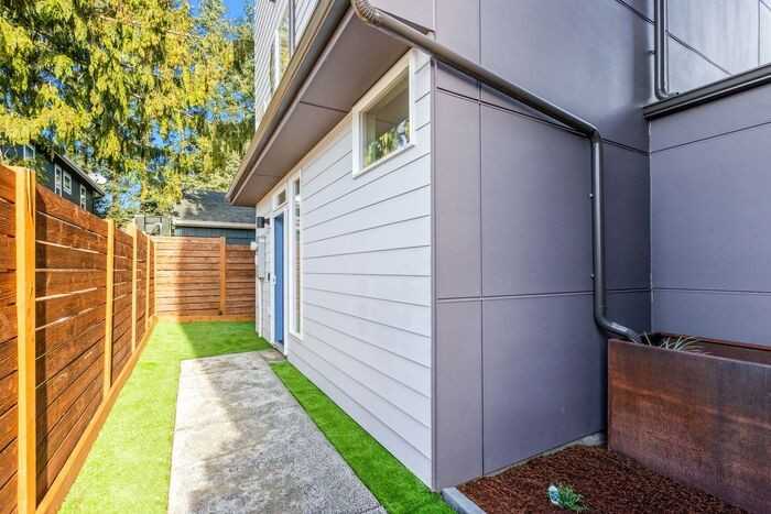 3410B 49th Ave Sw - Photo 7 of 50