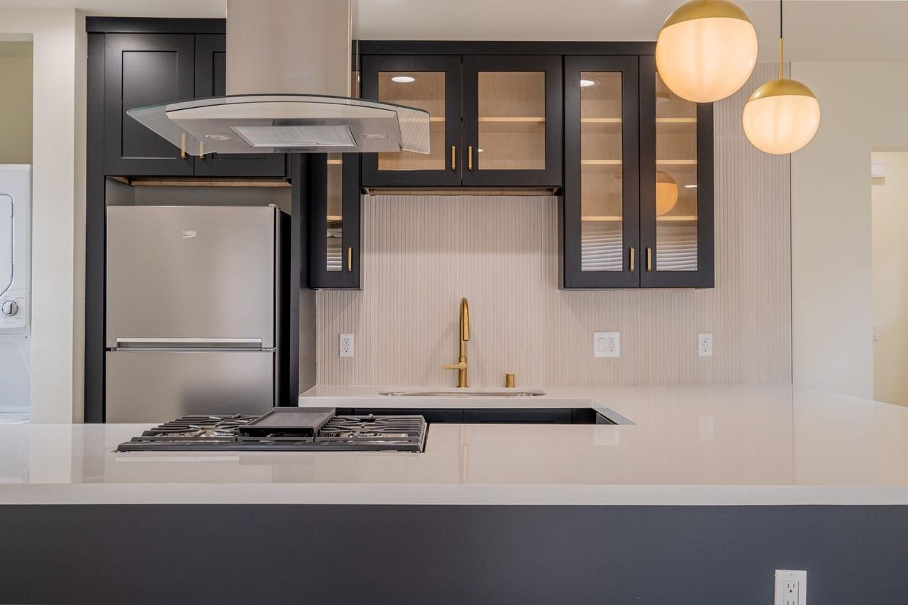 216 N Catalina Ave - Photo 2 of 22