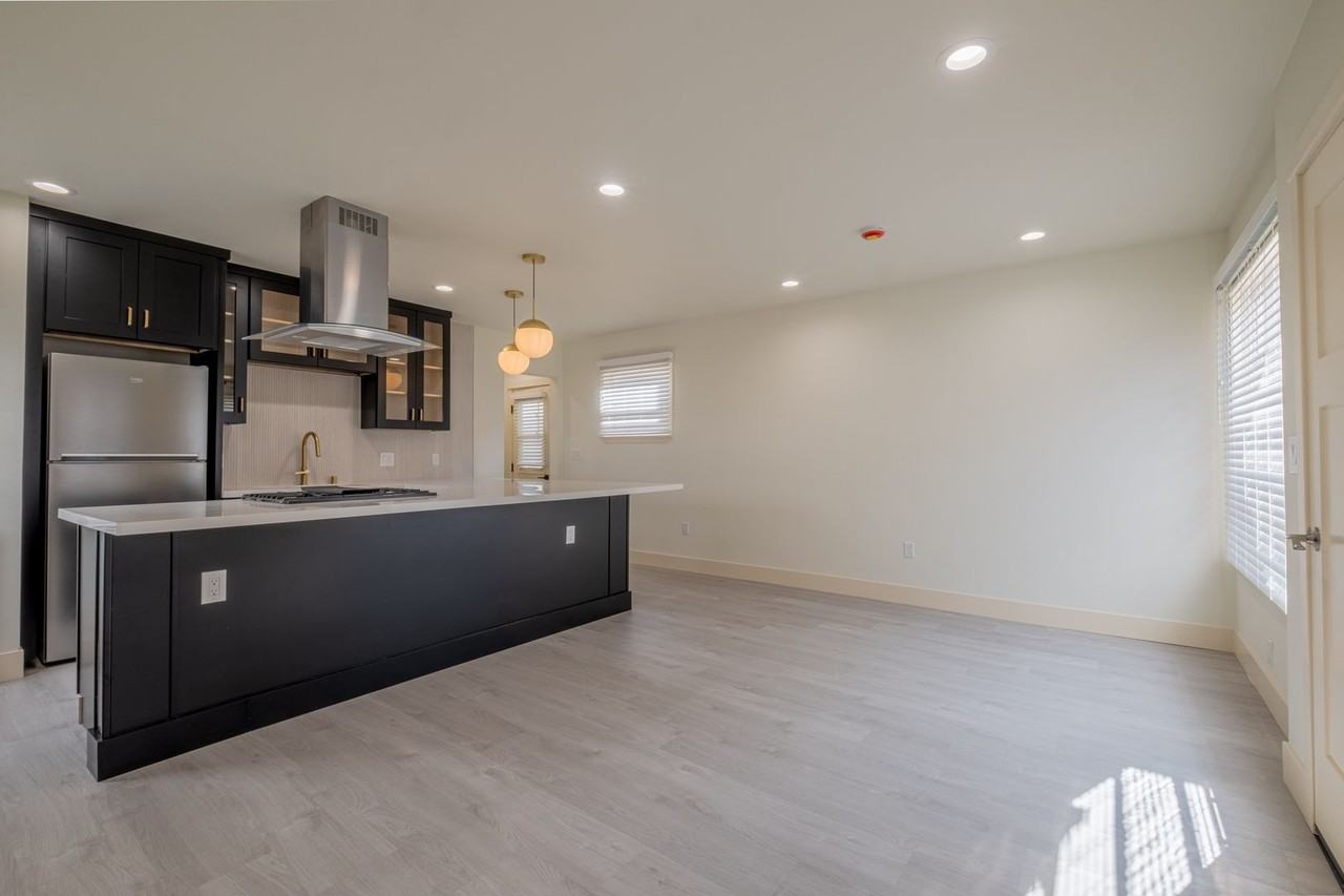 216 N Catalina Ave - Photo 7 of 22