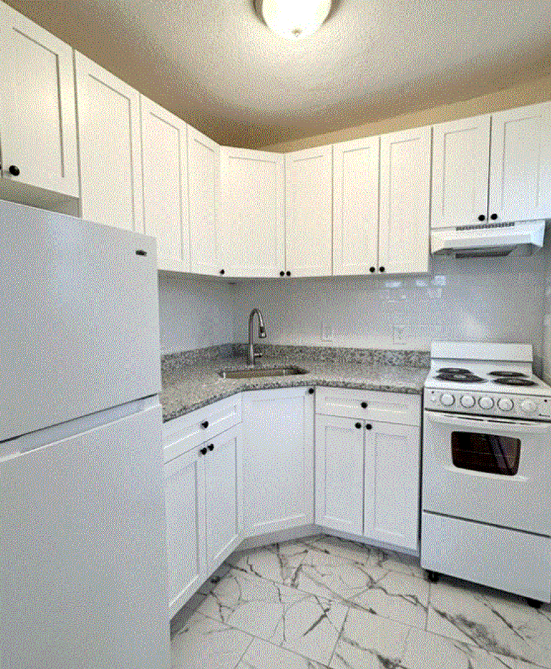 2020 Commonwealth Ave - Photo 3 of 5