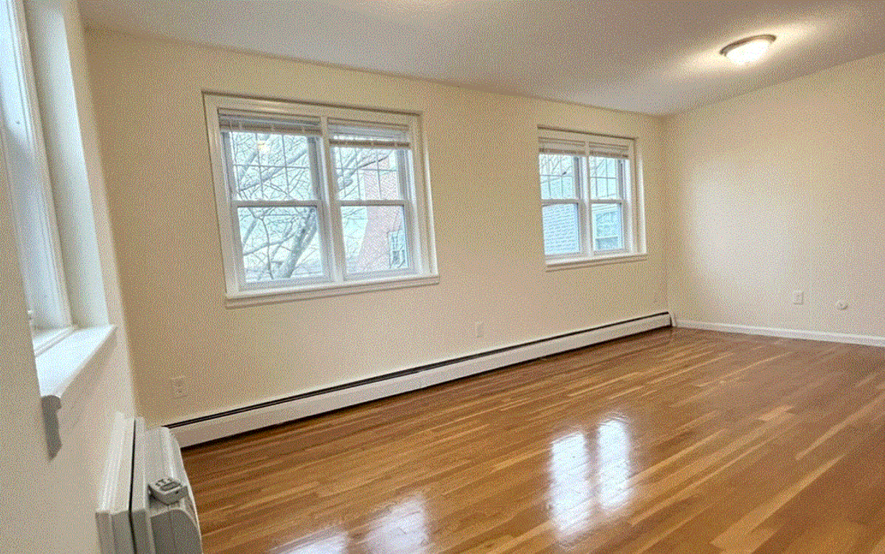 2020 Commonwealth Ave - Photo 4 of 5