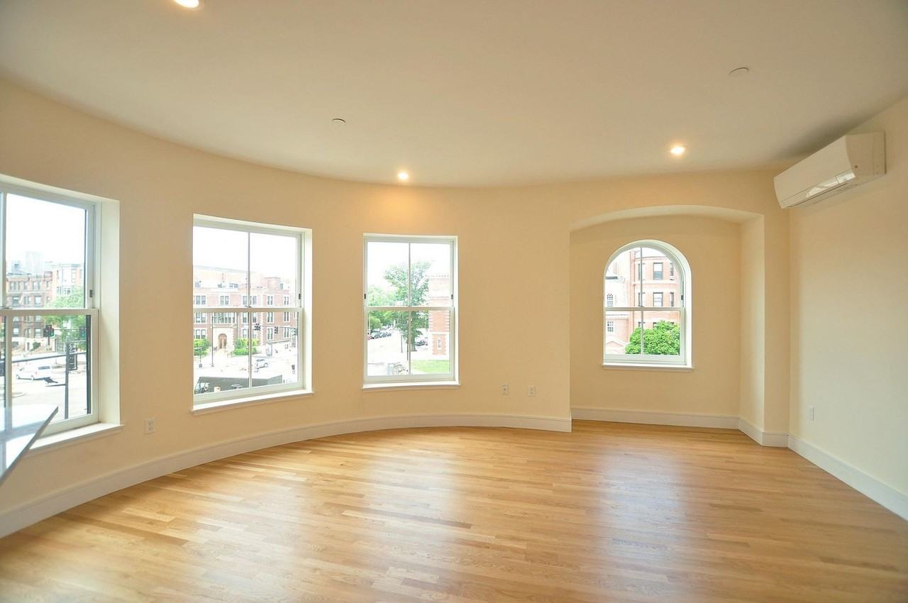 867 Beacon St - Photo 4 of 6