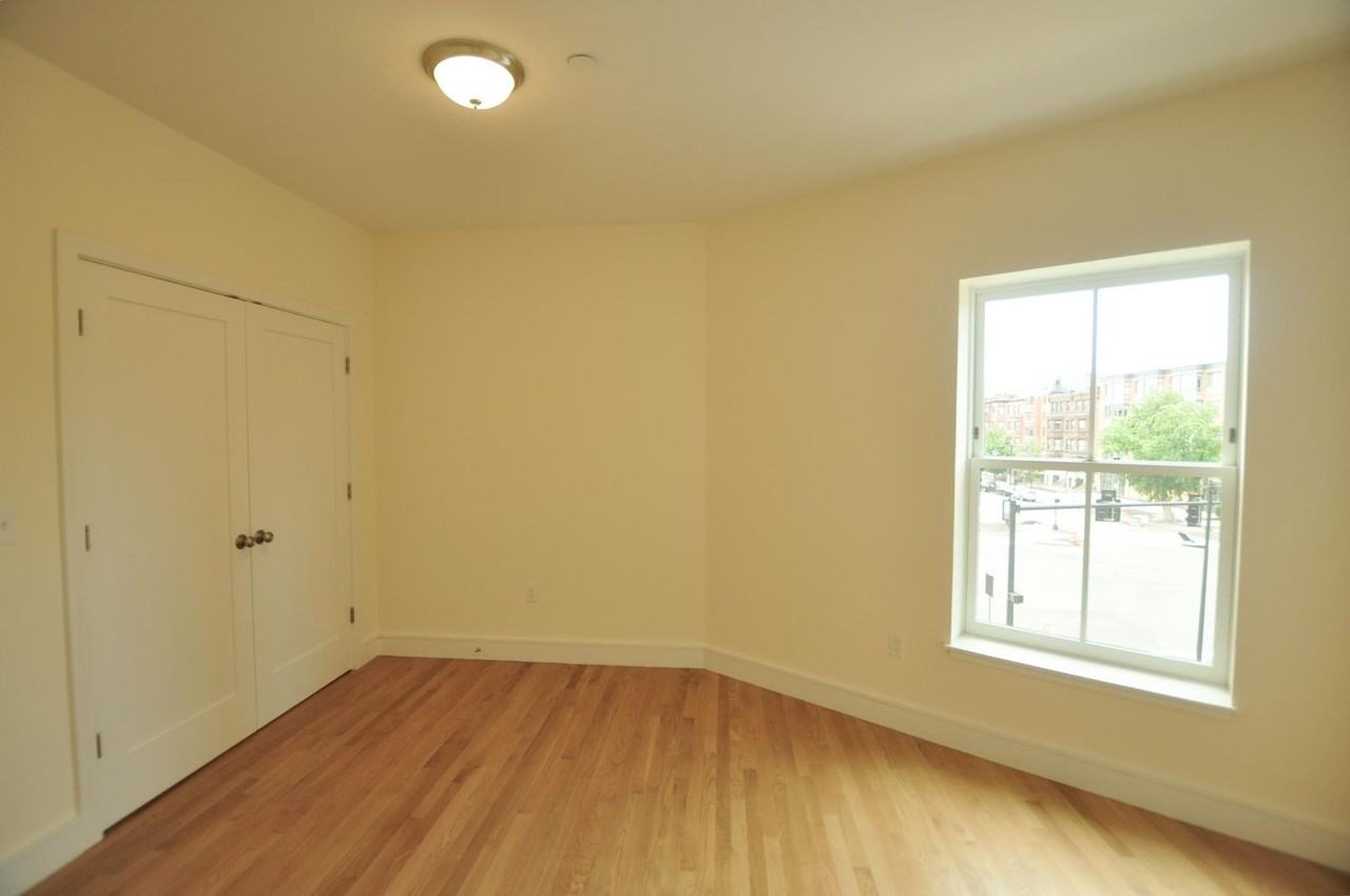 867 Beacon St - Photo 5 of 6