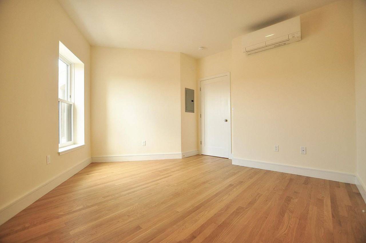 867 Beacon St - Photo 6 of 6