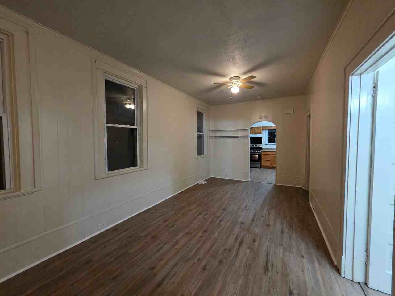 204 Broadway St - Photo 6 of 15