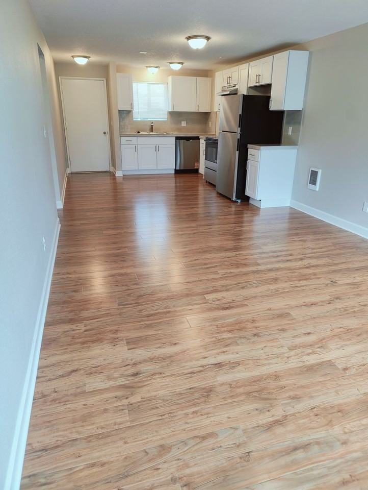 MAC CITY APARTMENTS - Photo 3 of 14