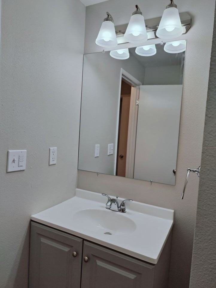 MAC CITY APARTMENTS - Photo 7 of 14