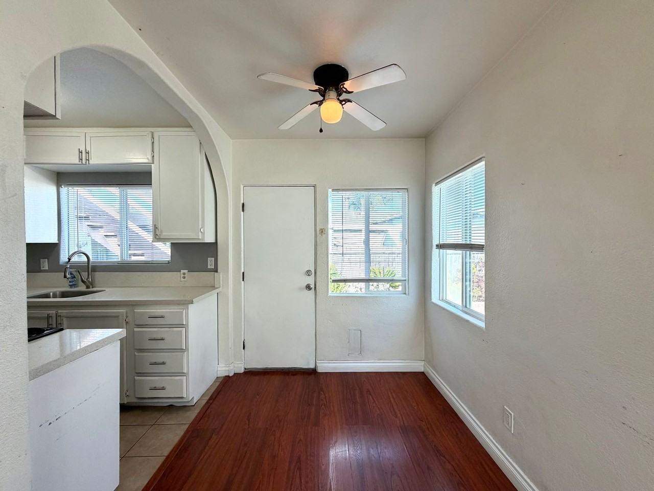 4382 Mcclintock St - Photo 4 of 11