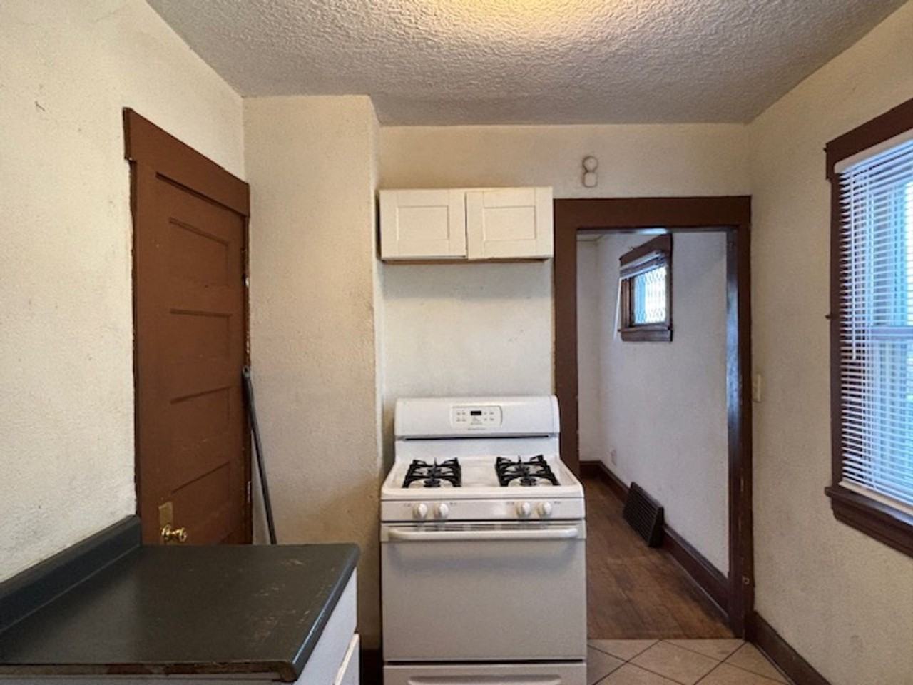 1074 5th St E - Photo 4 of 35