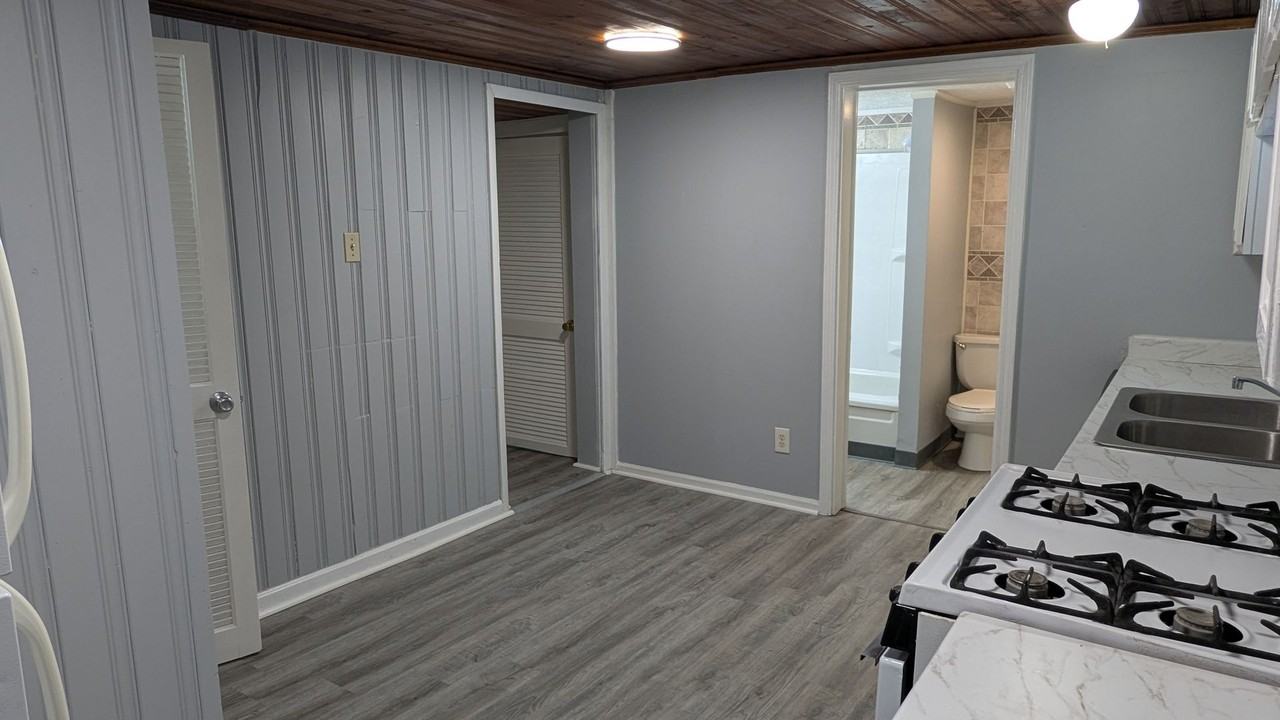 370 E Thornton St - Photo 3 of 41