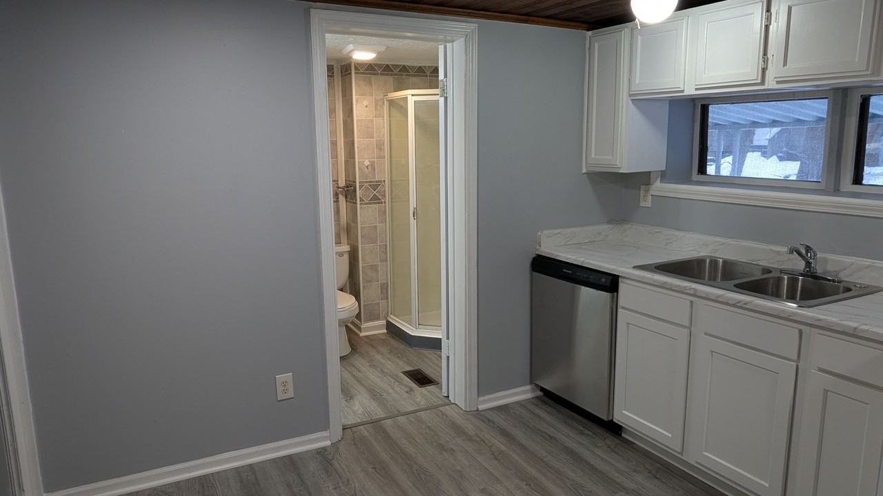 370 E Thornton St - Photo 6 of 41