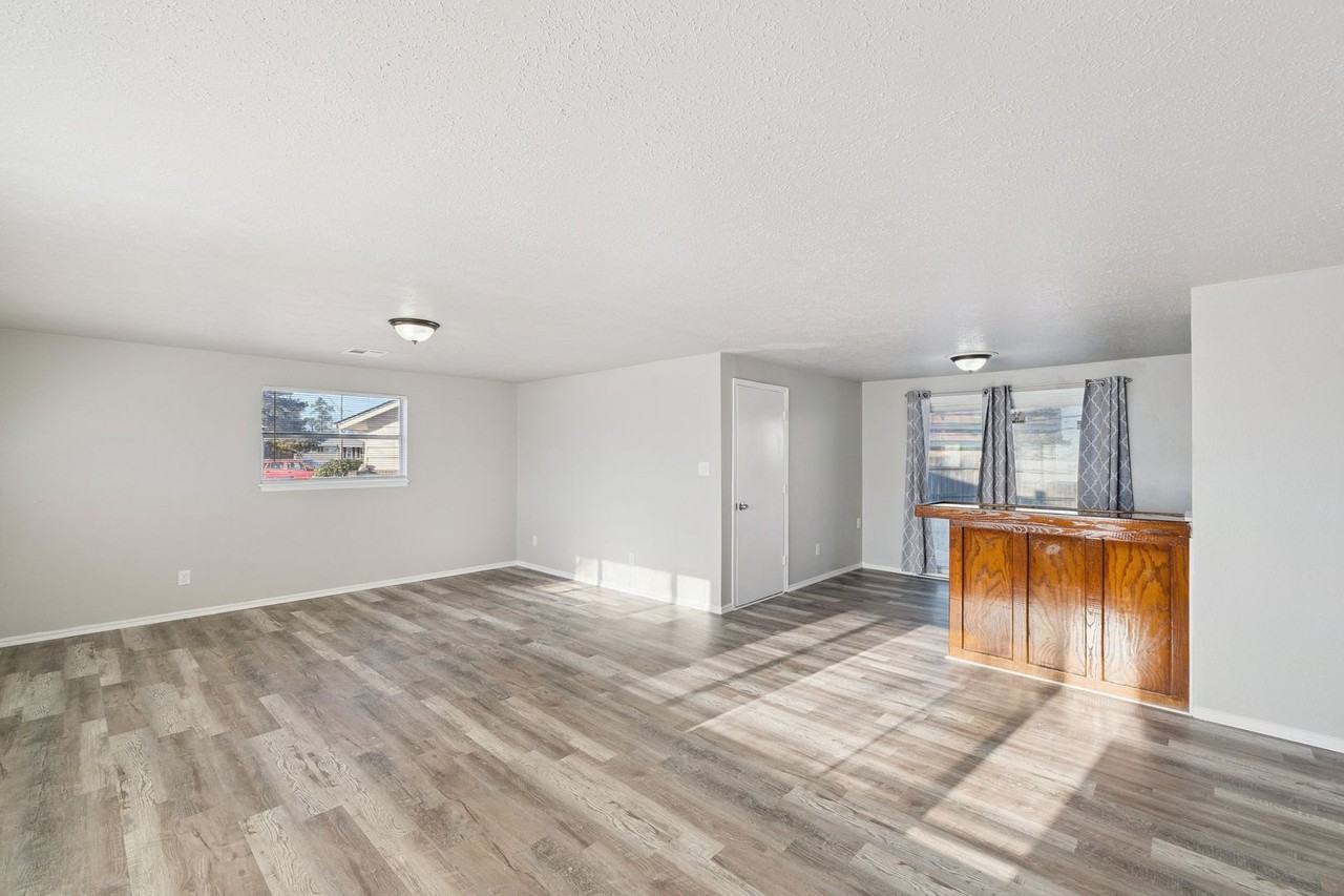 2600 Murray Dr - Photo 3 of 13