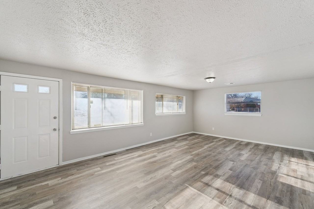 2600 Murray Dr - Photo 4 of 13