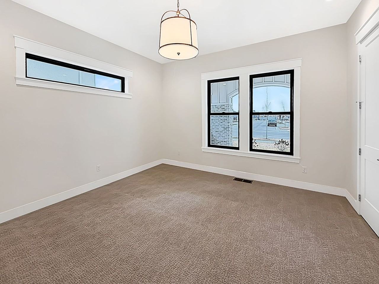 3468 W Retreat St - Photo 5 of 30