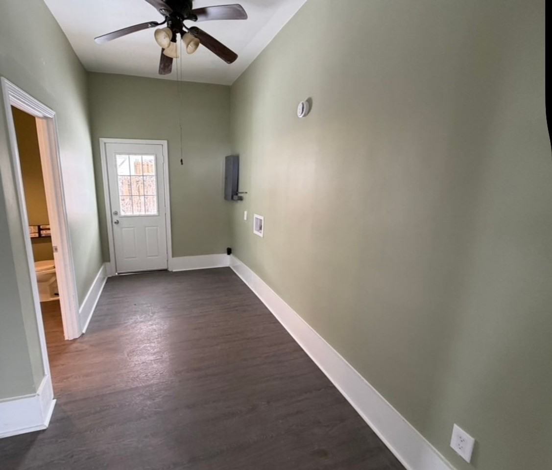 202 W 10th St - Photo 5 of 5