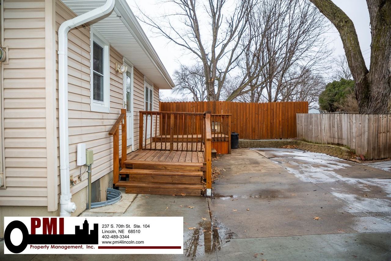 7051 Holdrege St - Photo 3 of 45