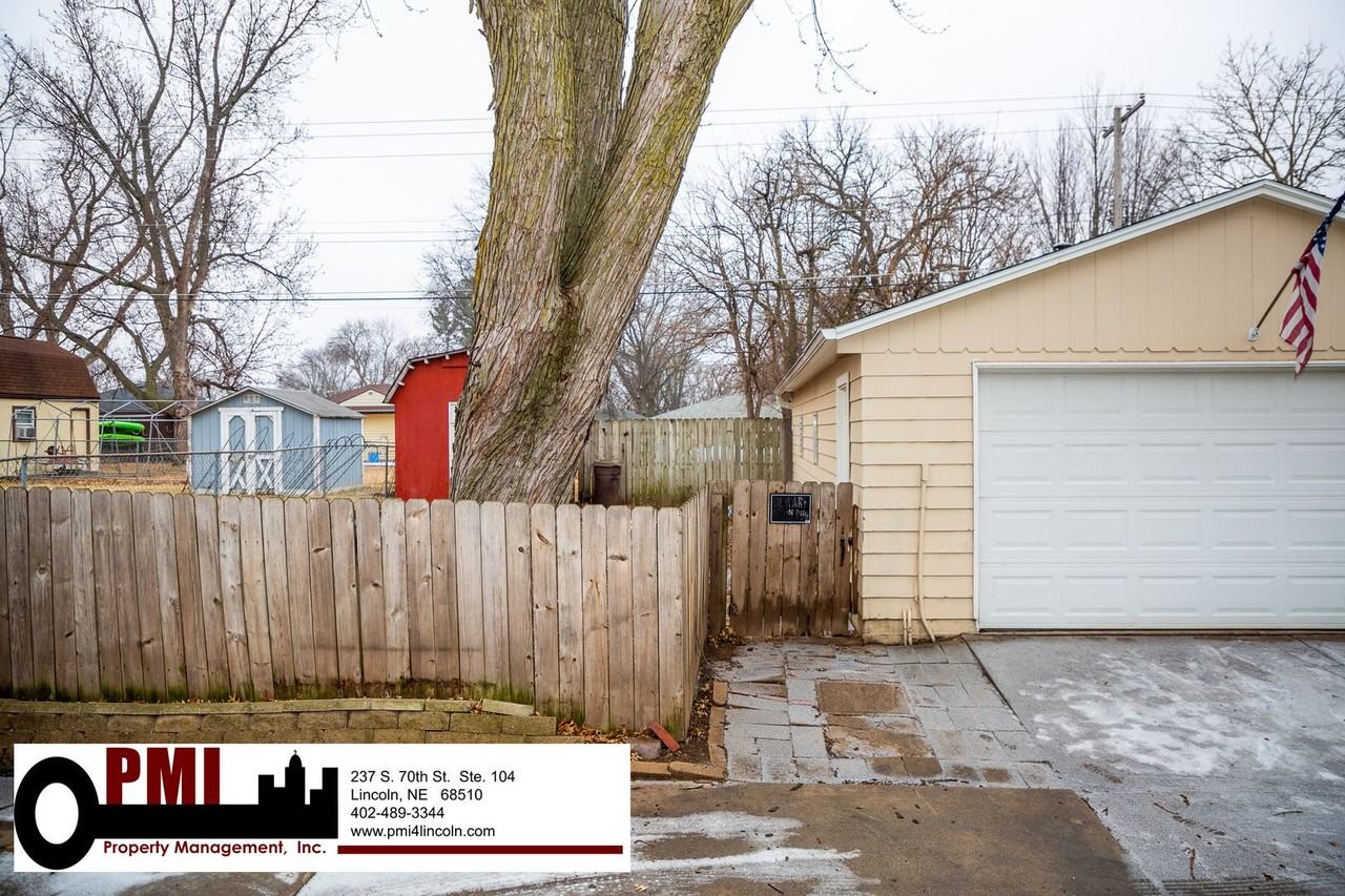 7051 Holdrege St - Photo 5 of 45