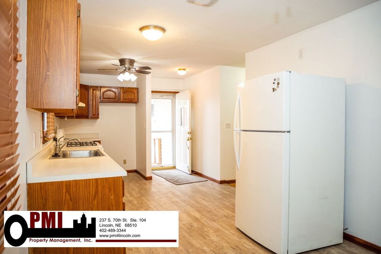 7051 Holdrege St - Photo 7 of 45