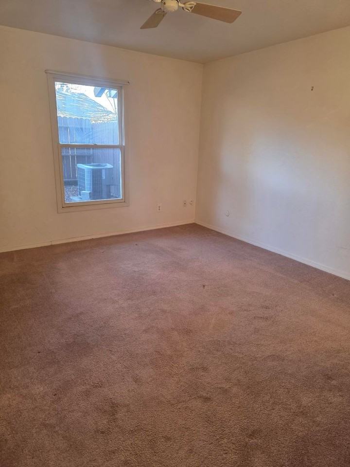 17 Village Ln - Photo 6 of 11