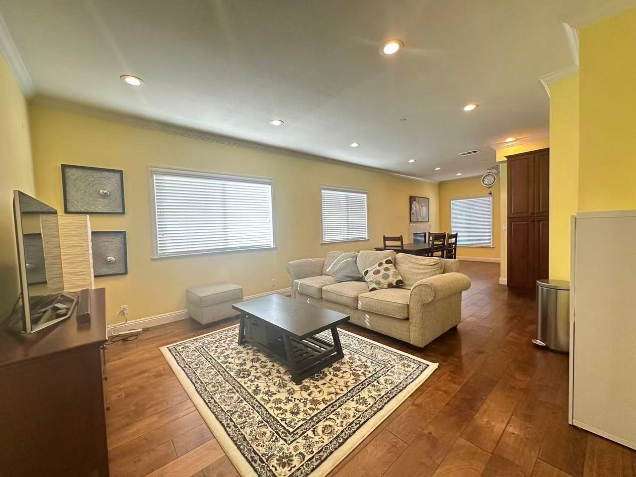 58 S Altadena Dr - Photo 2 of 14