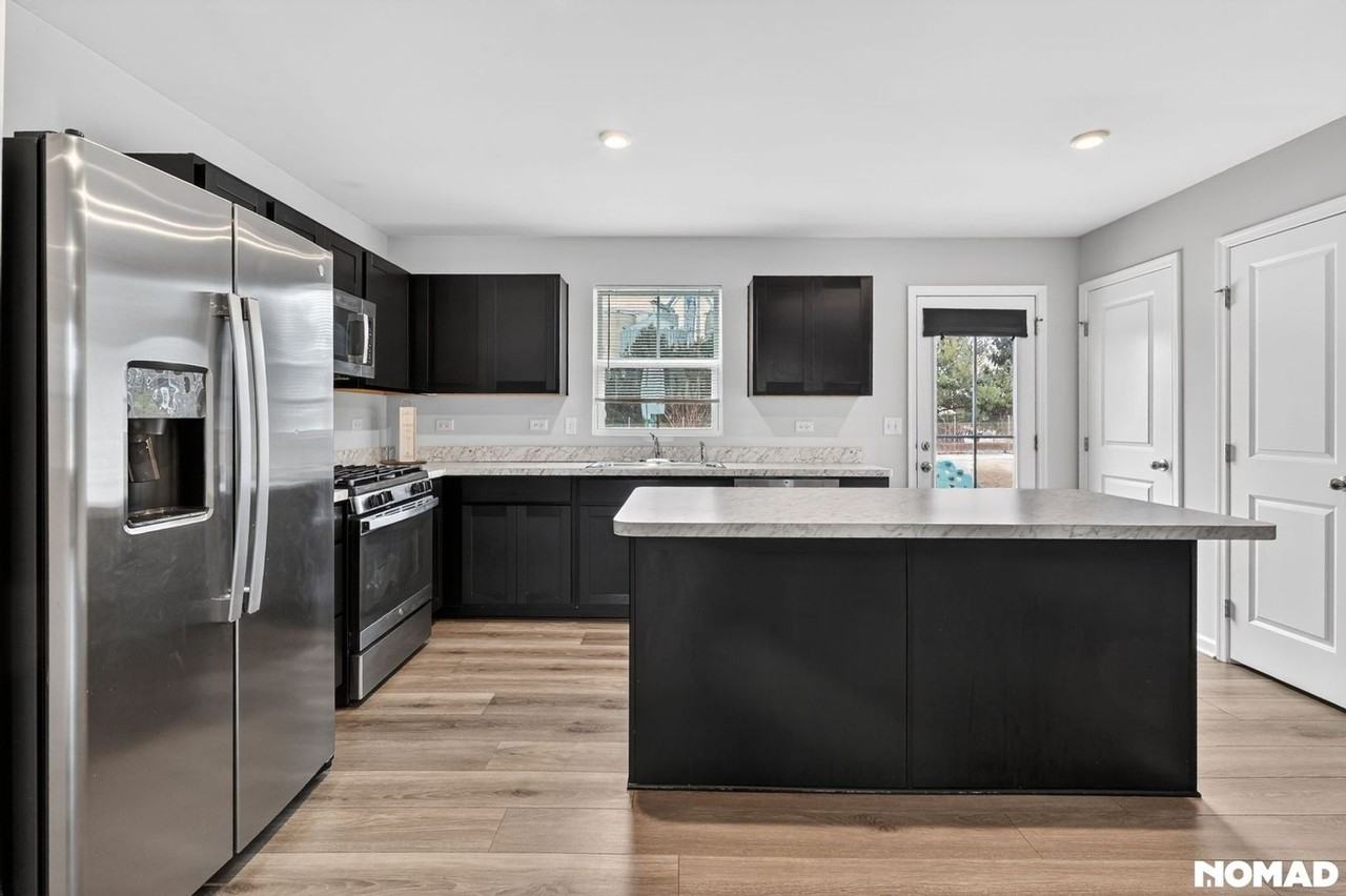 901 Wilson St - Photo 2 of 24