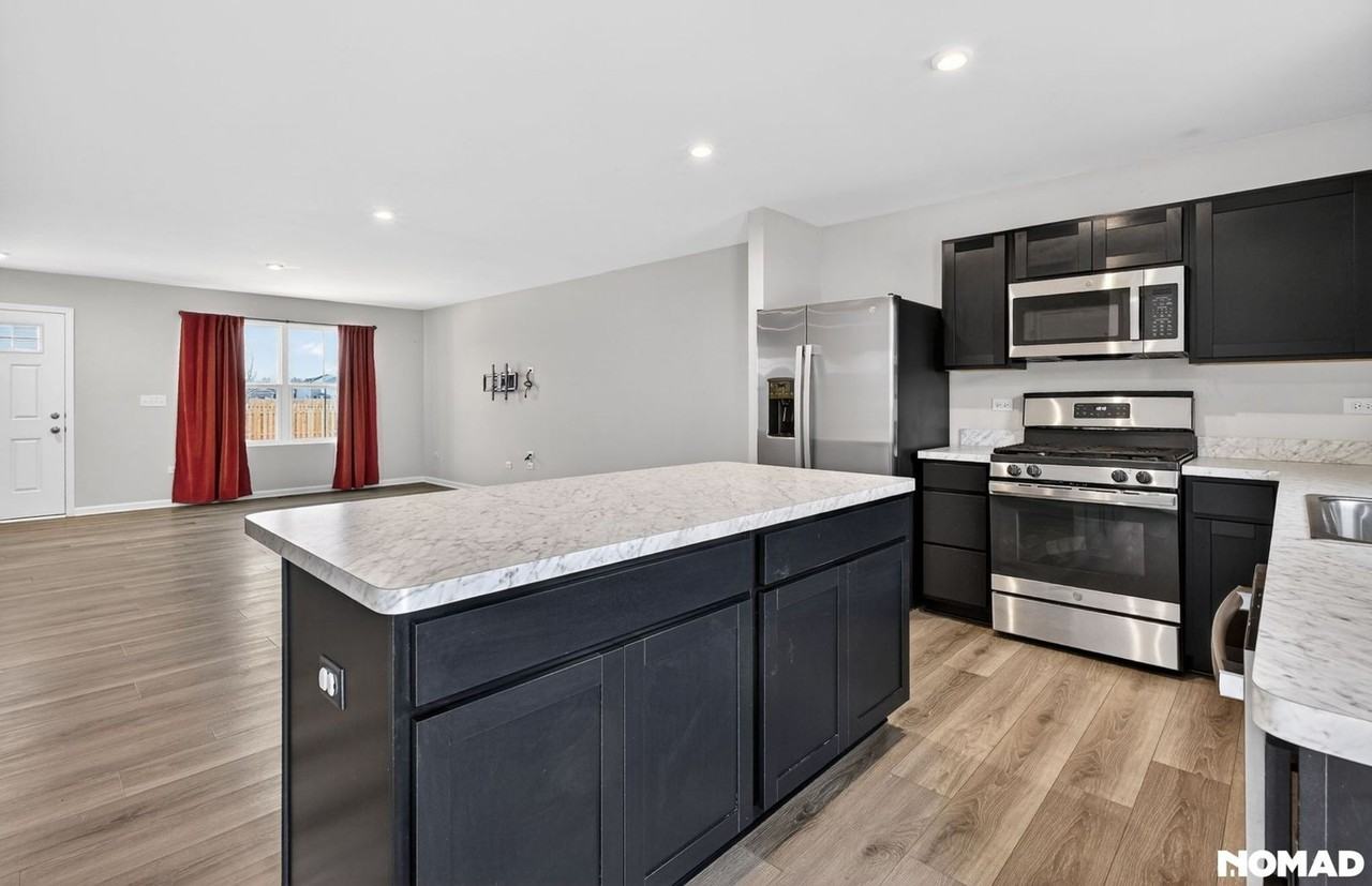 901 Wilson St - Photo 3 of 24