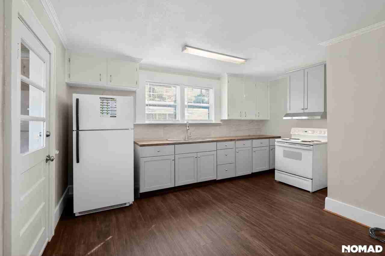 2002 E 51st St - Photo 5 of 31