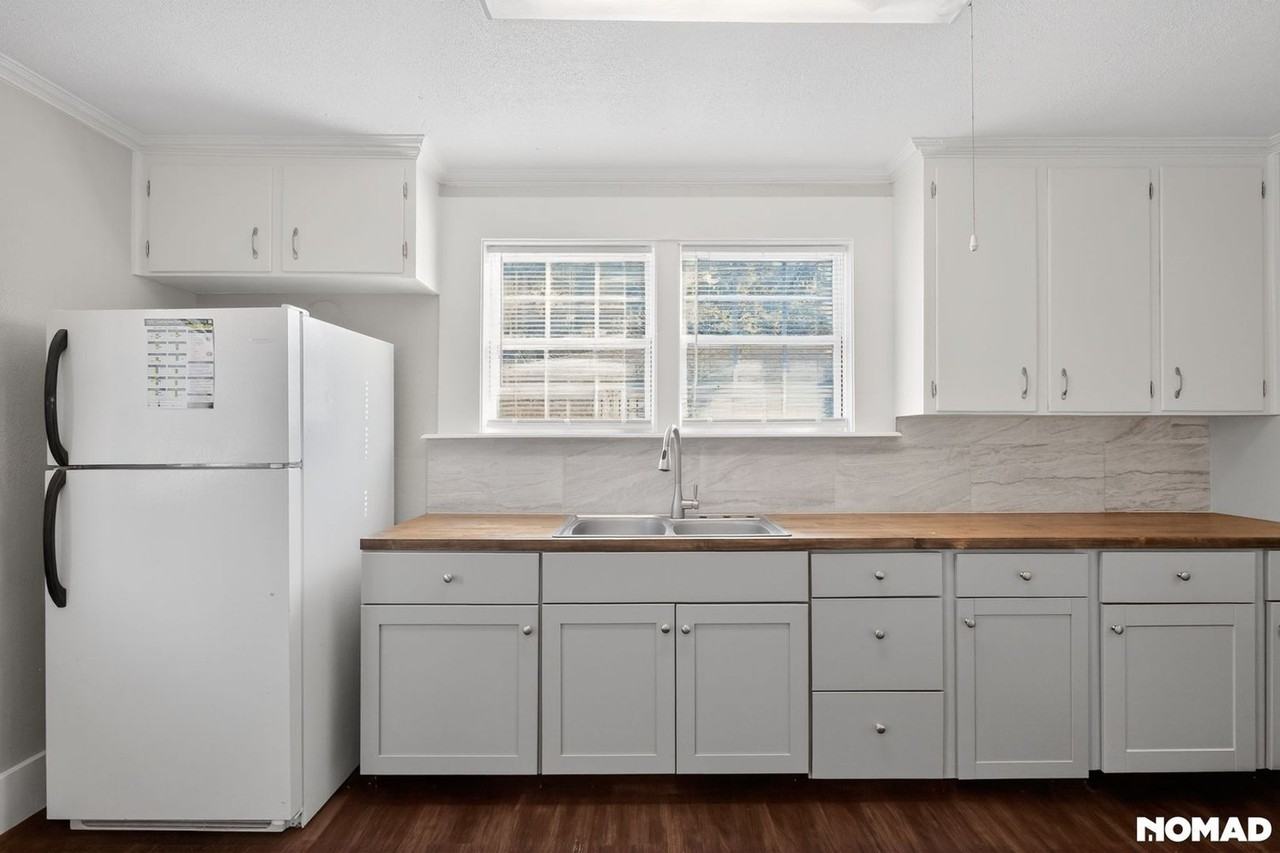 2002 E 51st St - Photo 7 of 31