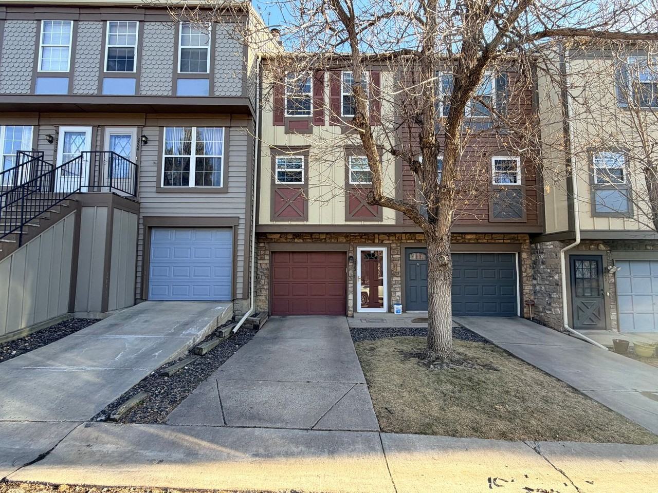 2502 E Nichols Cir - Photo 3 of 26