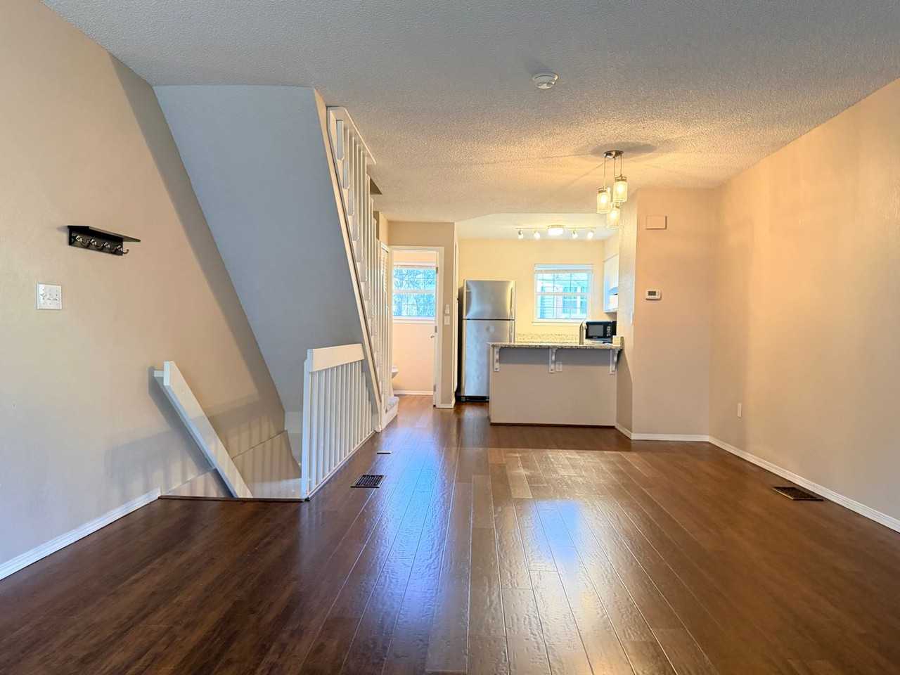 2502 E Nichols Cir - Photo 4 of 26