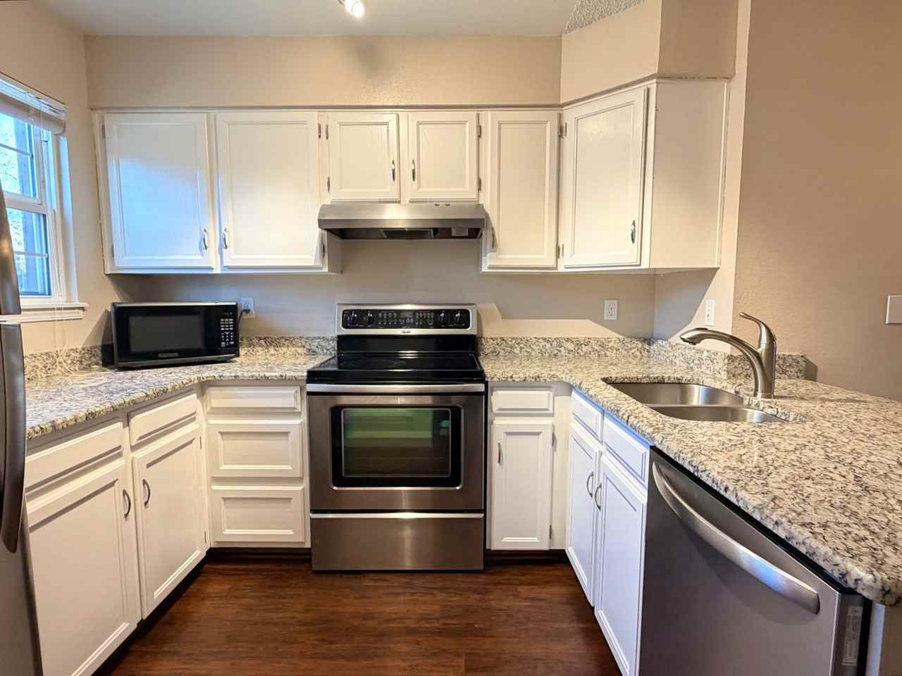 2502 E Nichols Cir - Photo 7 of 26