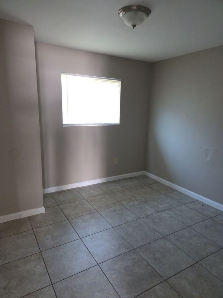 2753 E Hammond Ave - Photo 2 of 6