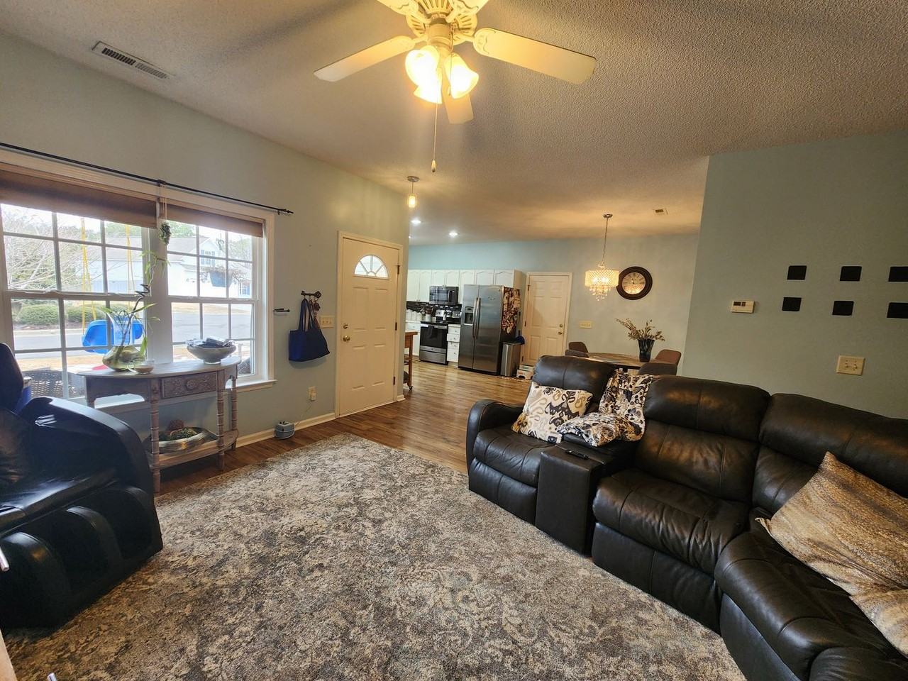 504 Burroughs Dr - Photo 4 of 26