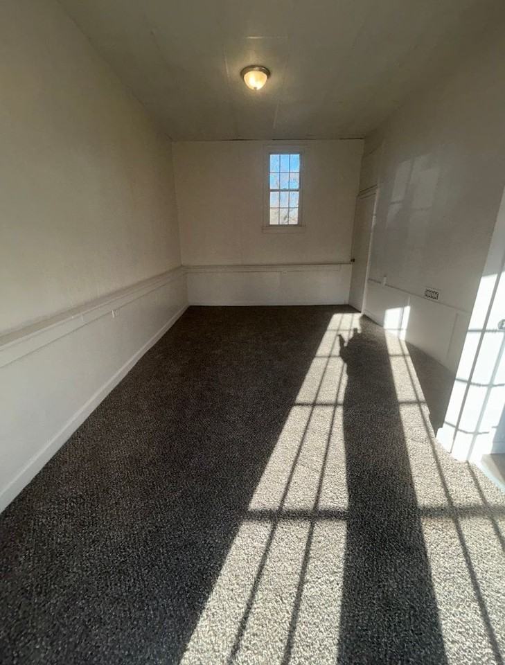 3306 Falling Springs Rd - Photo 3 of 15