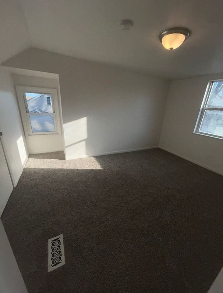 3306 Falling Springs Rd - Photo 4 of 15