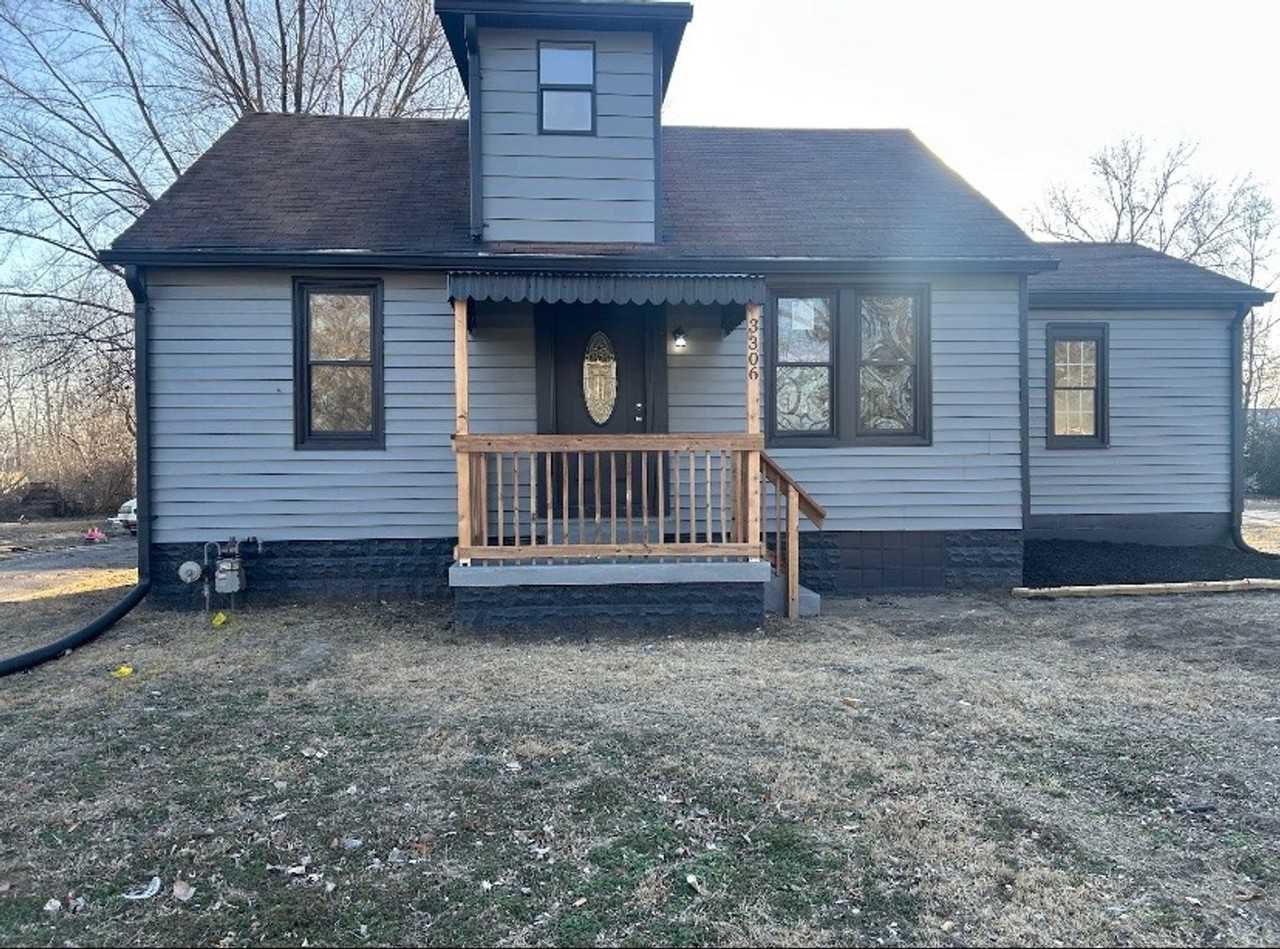 3306 Falling Springs Rd - Photo 6 of 15