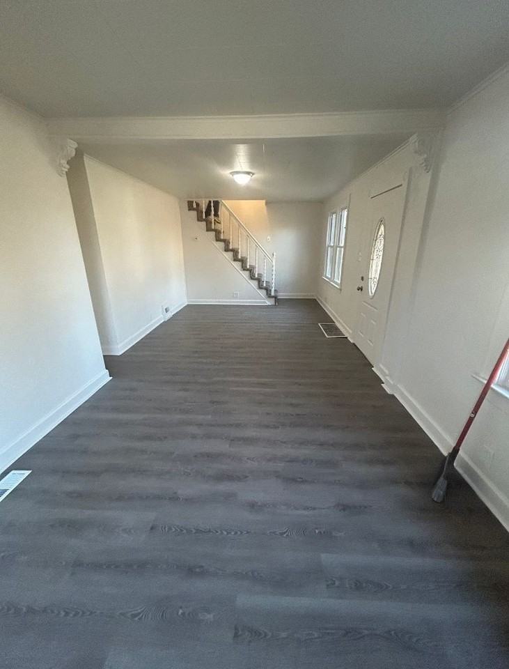 3306 Falling Springs Rd - Photo 7 of 15