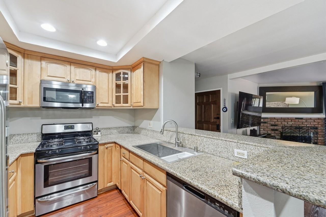 7135 Firmament Ave - Photo 7 of 32