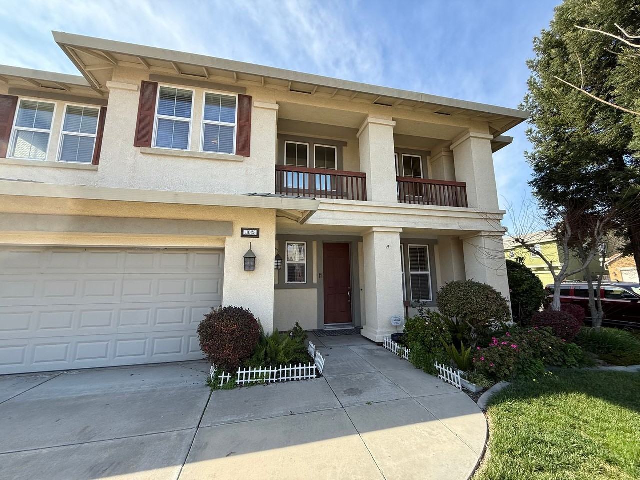 3025 Queens Gate Ct - Photo 2 of 50