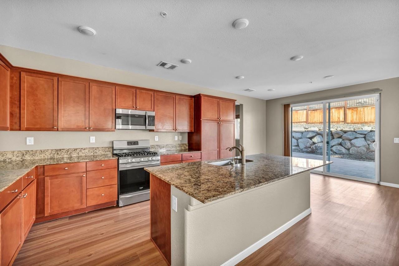 2751 Cityview Ter - Photo 3 of 50