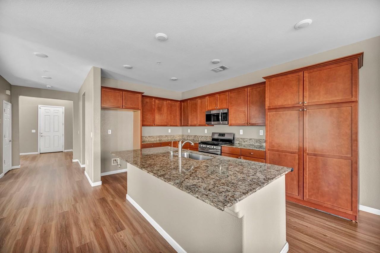 2751 Cityview Ter - Photo 5 of 50