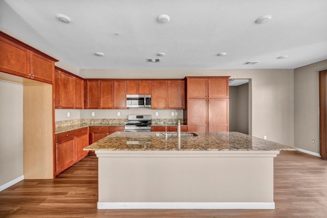 2751 Cityview Ter - Photo 6 of 50