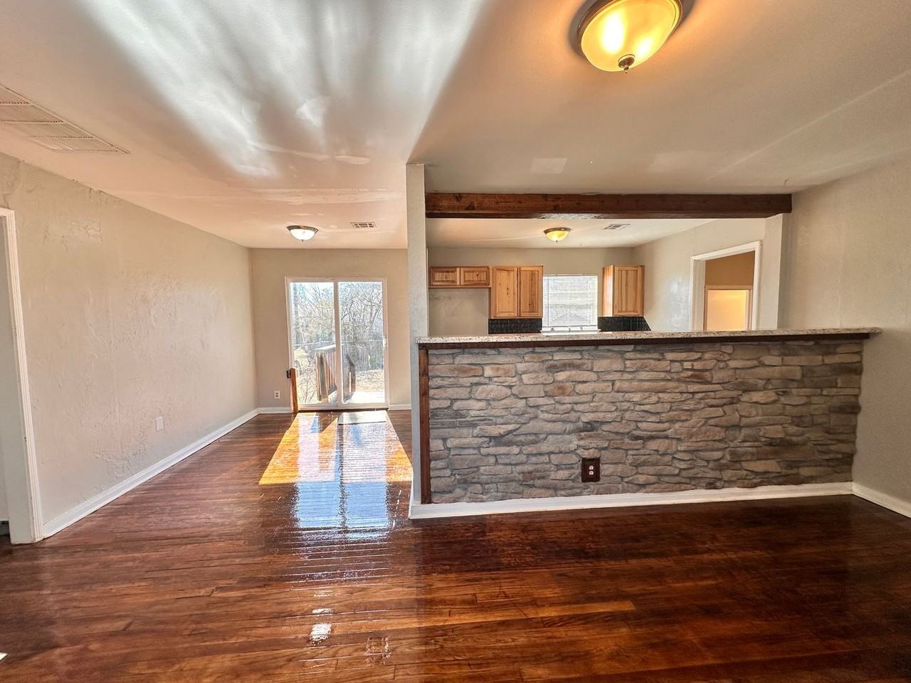 312 Bolton Pl - Photo 5 of 16