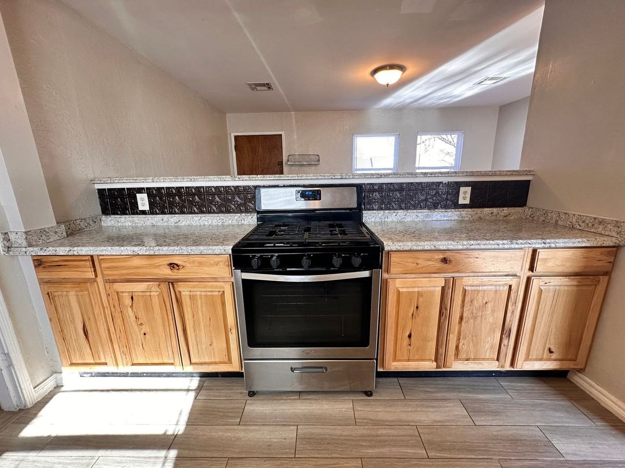 312 Bolton Pl - Photo 6 of 16