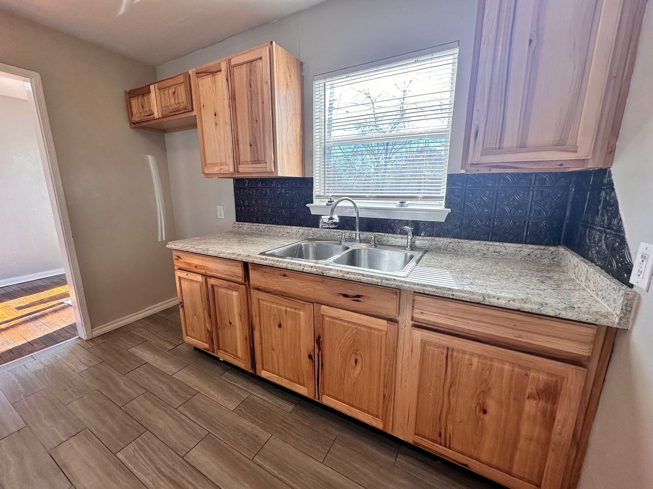 312 Bolton Pl - Photo 7 of 16