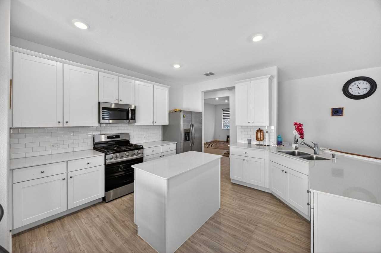 7025 English Elm Trl - Photo 4 of 15