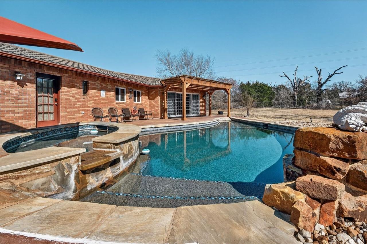 1059 N State Highway 95 - Photo 2 of 30