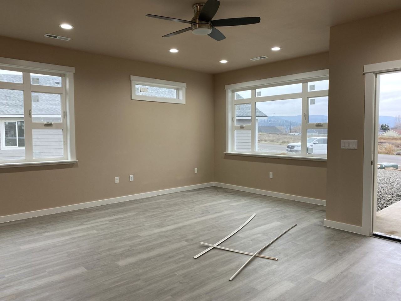 402 402 Lolly Lane - Photo 2 of 18