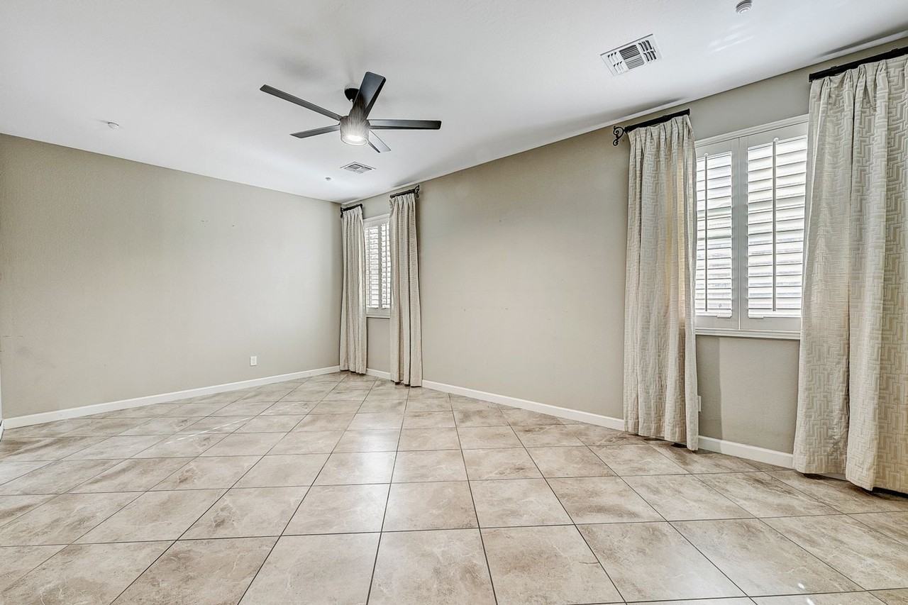 3631 E Sophie Ln - Photo 4 of 40