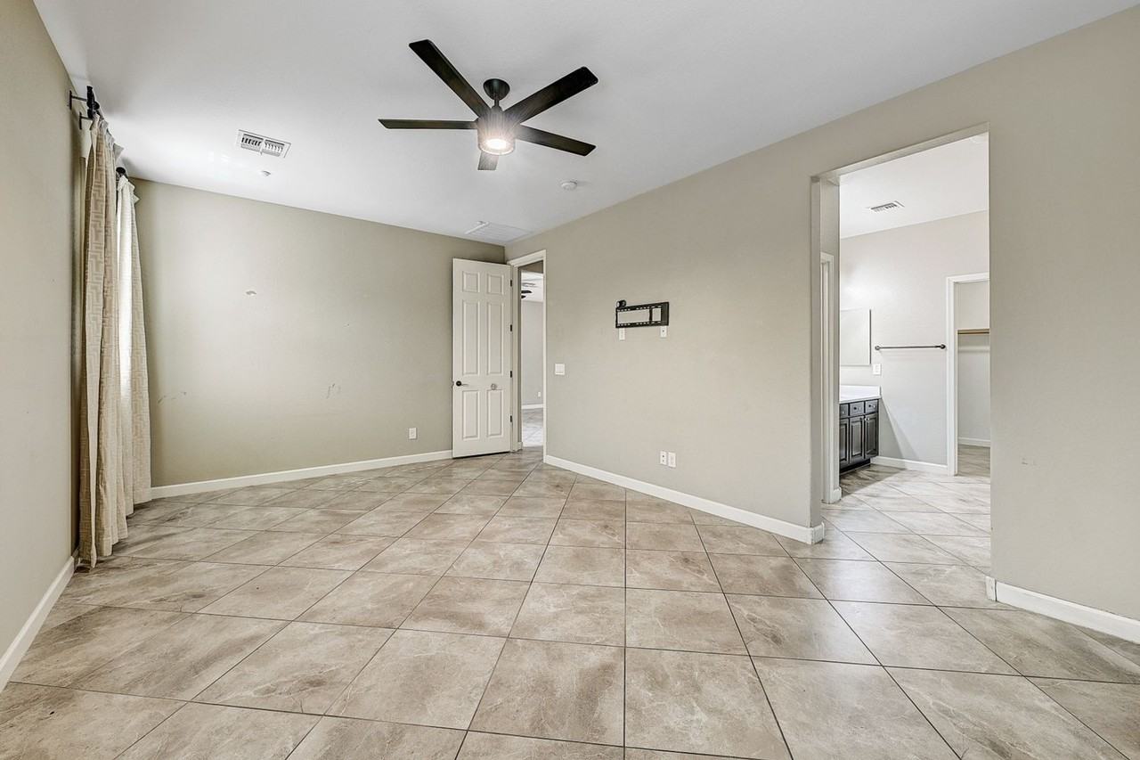 3631 E Sophie Ln - Photo 6 of 40